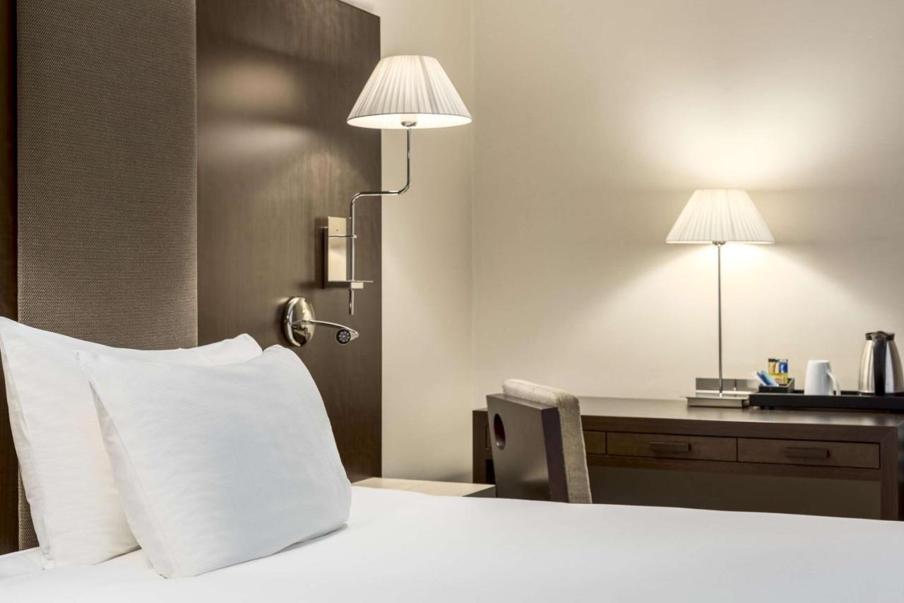 Nh Coimbra Dona Ines Hotel Ngoại thất bức ảnh