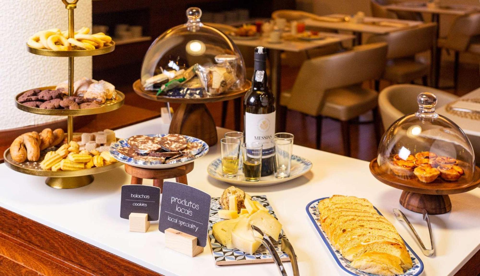 Nh Coimbra Dona Ines Hotel Ngoại thất bức ảnh